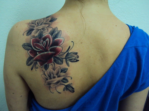 Flower tattoo design on shoulders woman 