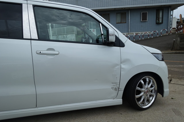 ワゴンr ドア フェンダー交換 三浦市 横須賀市 葉山 逗子のお車キズ ヘコミ 修理ならkn ガレージ