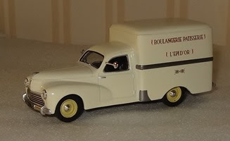 01 Peugeot 203