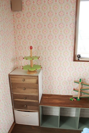 Diy ２階子供部屋に壁紙貼り カラーボックスリメイク途中 なつめの手仕事日記 Powered By ライブドアブログ