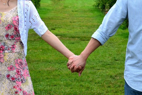 初デートで手をつなぐ時の５つのタイミング 可愛くなりたい