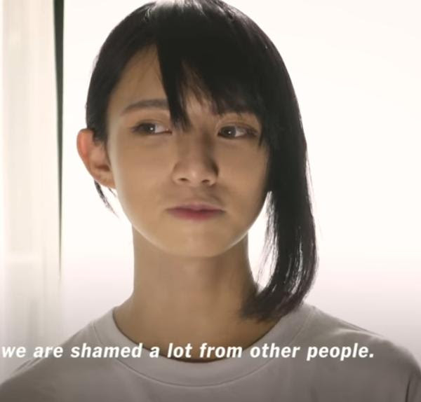 アシンメトリーの髪型が似合う女は美人の証 19年11月04日の人物のボケ ボケて Bokete