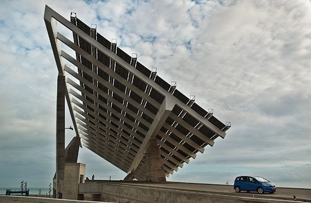 Barcelona Solar Panel and Hybrid Car [enlarge]