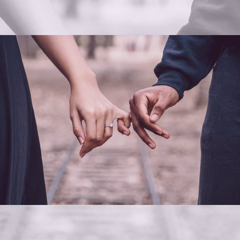 恋人繋ぎってあり 付き合う前に恋人繋ぎをする男性心理をチェック