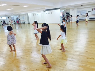 土曜日のアイドルダンスレッスン ビューティーレポート モリシタダンススタイル 横浜市センター南駅の社交ダンス レンタルスタジオ シェアスタジオ ボディケア タップダンス キッズ ダンス ラテンスタイル ベリーダンス