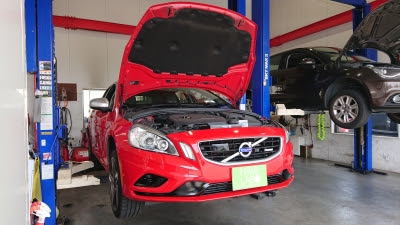 熊本 ボルボ V60 エンジンオイル交換 オイルフィルター交換 エアコンフィルター交換 12ヶ月点検 輸入車 故障 修理 車検 パーツ持ち込み取り付け 熊本カーナビ持ち込み取り付け オークション代行 カーナビ取り付けは カーメンテナンスプロショップ ナビラボ
