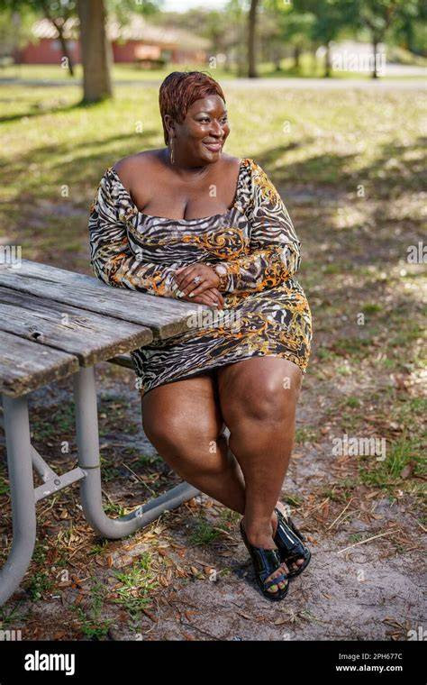 chubby ebony mama nailed into patio chair