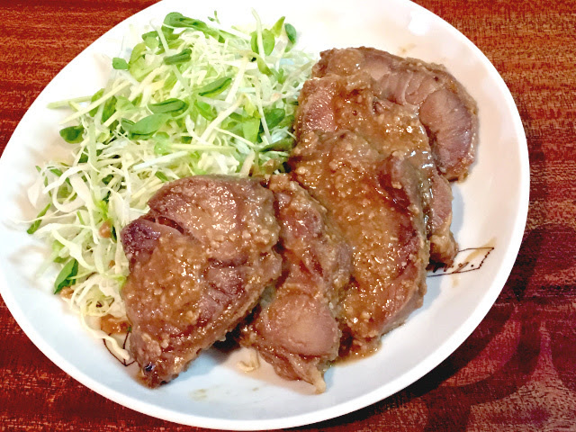 へなちょこ定食 豚スネ肉のスタミナ焼き定食 スネ肉は煮込もう