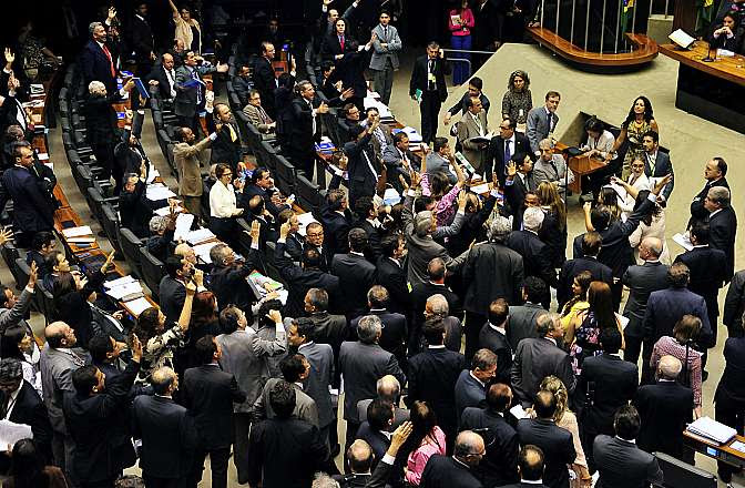 Análise dos destaques e emendas ao Projeto de Lei 4330/04, que regulamenta os contratos de terceirização no setor privado
