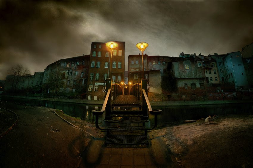 http://fc02.deviantart.net/fs16/f/2007/144/3/9/Suspended_in_dusk____by_Alcove.jpg
