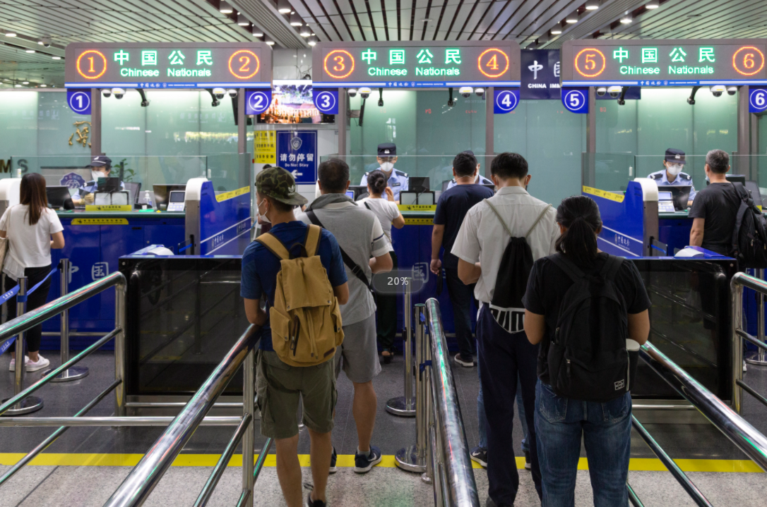 粵澳口岸「免隔離」運行平穩 日均客流量14萬 - 香港文匯網