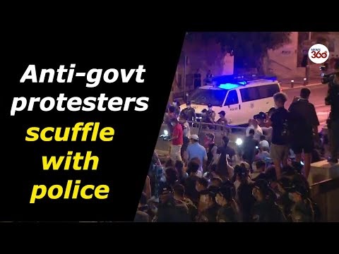 Jerusalem : Anti-govt protesters scuffle with police near Netanyahu’s re...