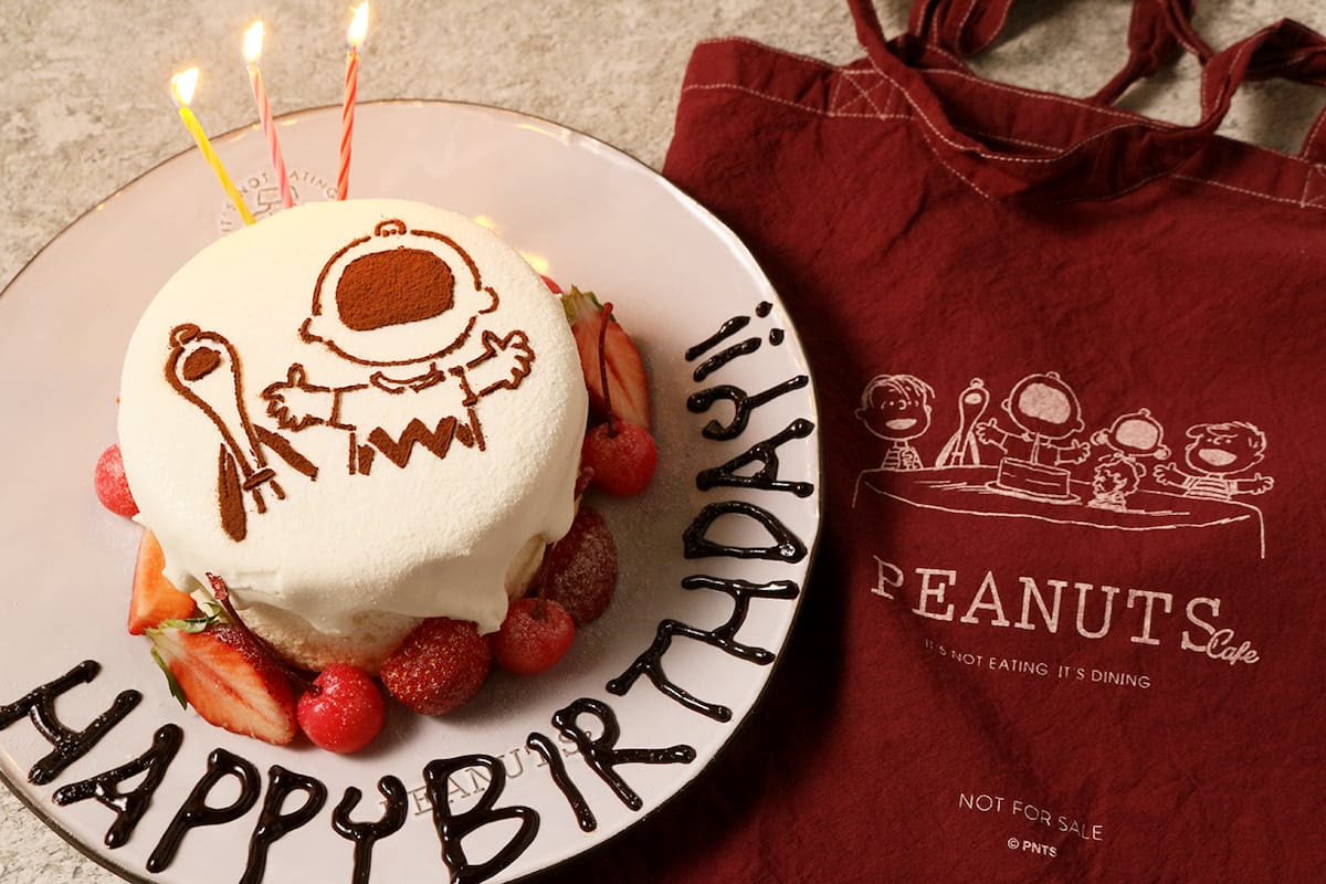 Peanuts Cafe 名古屋 より限定カラーのトートバッグ付きバースデープランが登場 Peanuts Cafe ピーナッツ カフェ 中目黒 神戸 スヌーピーミュージアム