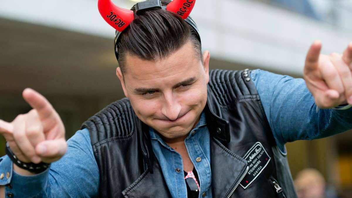 Volksmusik-Star Andreas Gabalier beim AC/DC-Konzert in ...