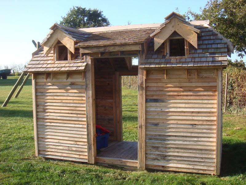 12 DIY Amazing Pallet House Ideas | EASY DIY and CRAFTS