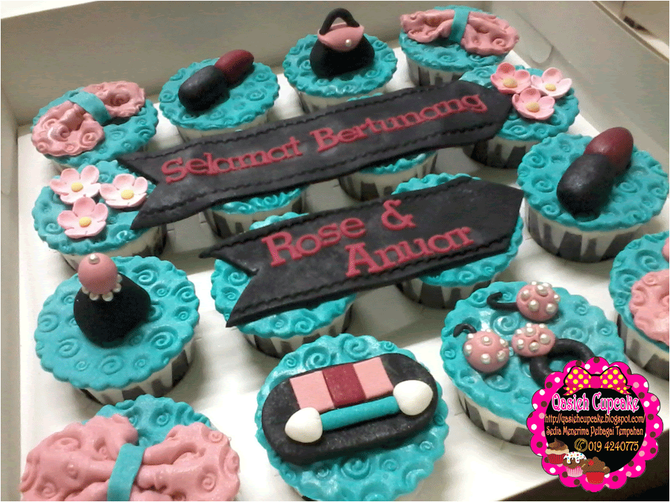 Qasieh Cupcake ♥: Cup Cake Fondant dan Apam Polkadot