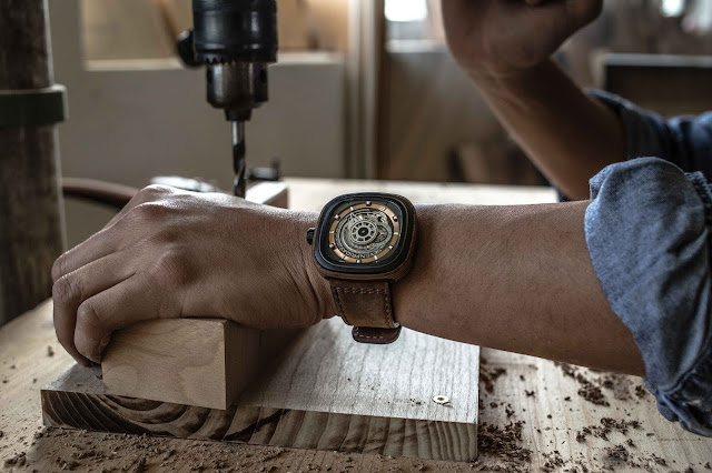 SEVENFRIDAY presents its latest Off Series, the P2B/03-W “Woody”.