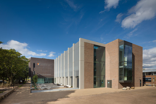 Alan Walters Building, University of Birmingham / Berman Guedes Stretton. Image © Quintin Lake