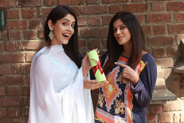 Karuna Pandey gifting her handwritten poem to Vasundhara Kaul on Women's Day