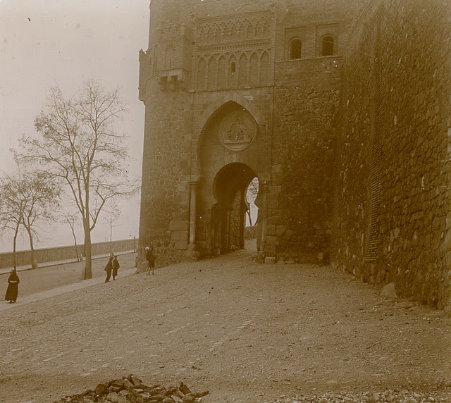 Puerta del Sol en 1913. Fotografía de Luis Calandre Ibáñez