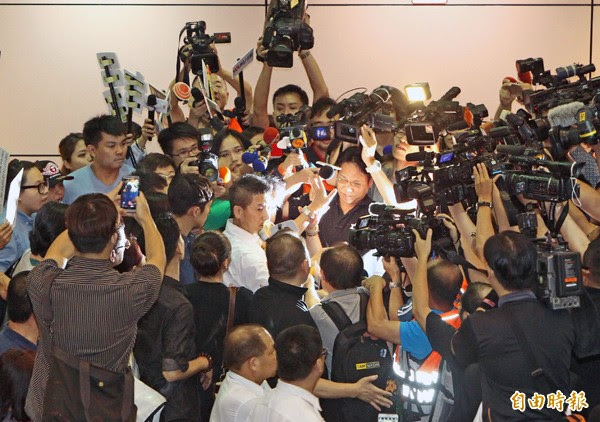 柯震東還原被捕實況嚇傻 - 自由娛樂