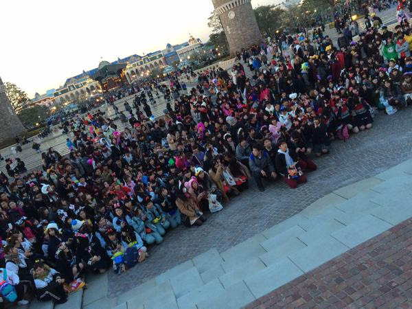 ディズニーランドで公開プロポーズがツイッターで拡散 拡散されすぎて元カノまで届き 最近まで復縁を迫っていたことを暴露される事態に やらおん