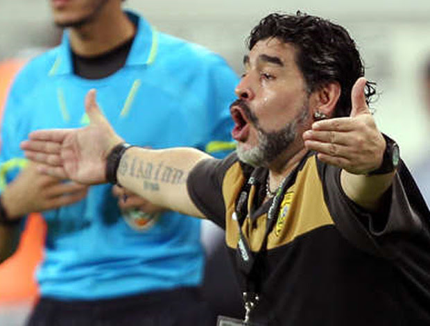 Maradona em jogo do Al Wasl (Foto: Reprodução/Olé.com.ar)