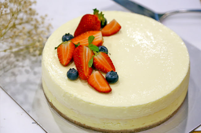 PHILADELPHIA New York-Style Sour Cream Cheesecake Recipe ...