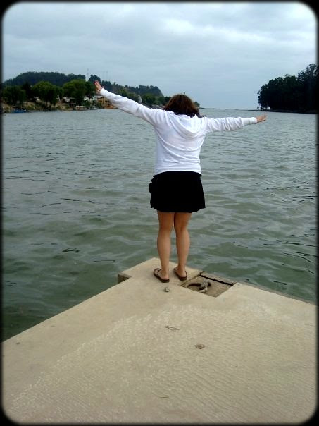 Un salto :D by Around me worlds collide