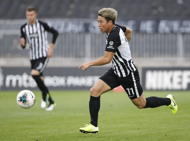 この日本人は本当にすごい 浅野拓磨が今季16点目 １アシストで４発大勝に貢献 現地メディア絶賛 サッカーダイジェストweb