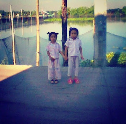 Day 4&#160;: A picture of yourself and a family member.
My sister and I again. :))) &lt;3 