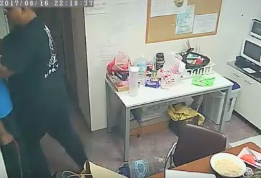 Rakyat Malaysia Pecah Dinding Dan Tinggal Tahi Di Shower Room Di Jepun