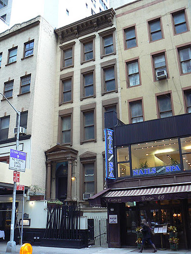 petit immeuble greek revival.jpg