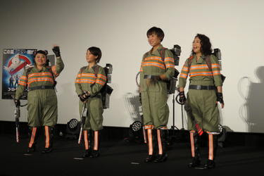 よしもとニュースセンター 友近 直美らが最初で最後 の日本語吹替版主題歌を熱唱 映画 ゴーストバスターズ 日本語吹替版 3d 特別上映会