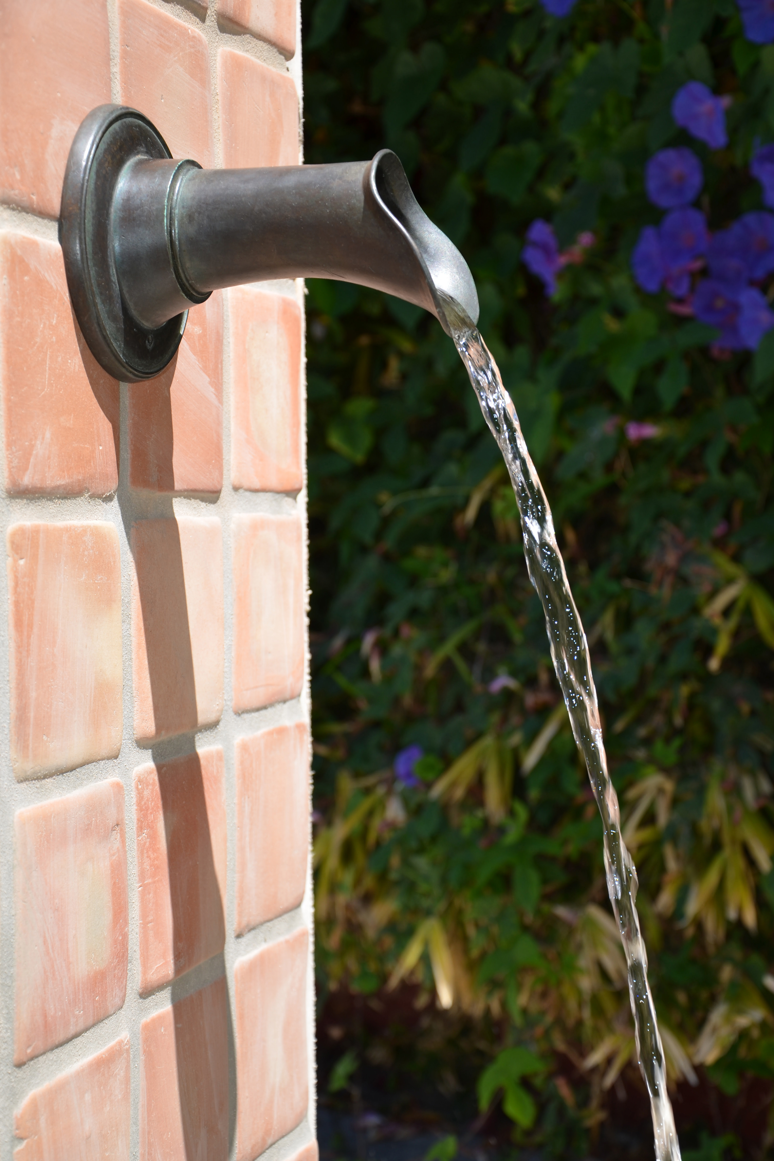 Oona fountain spout