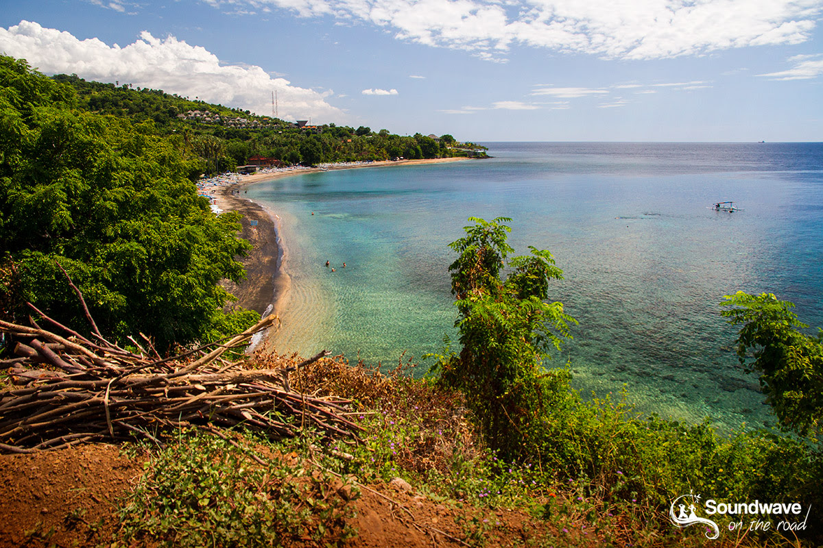 Sous les plages de sable noir d Amed l est de Bali Sous les plages de sable noir d Amed l est de Bali
