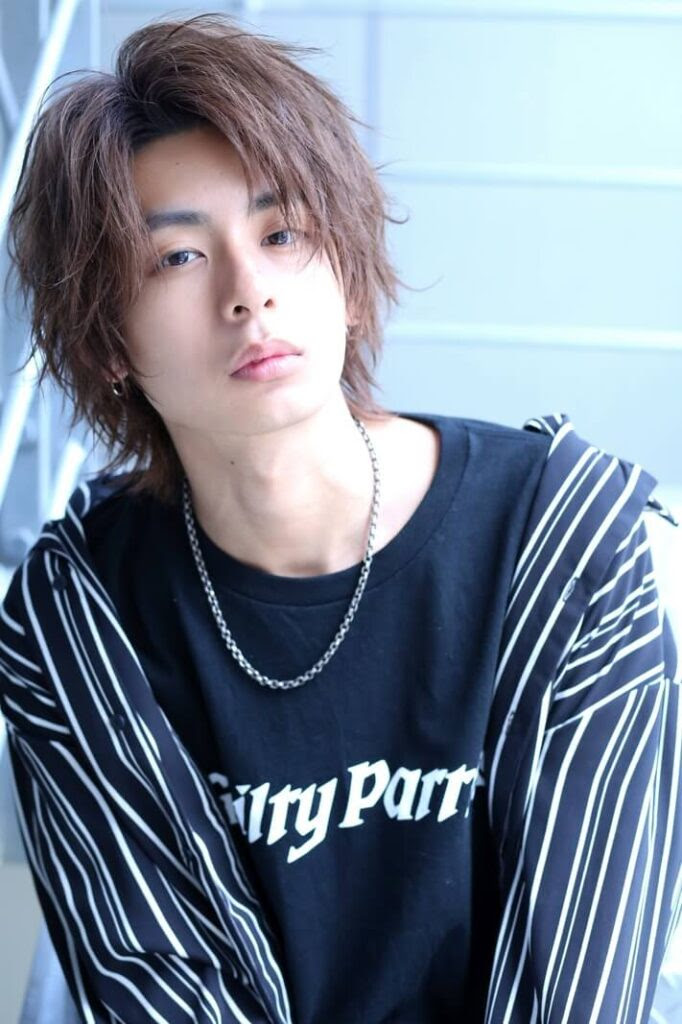 21年夏のミディアムのメンズの髪型 パーマやツーブロックなどおしゃれなヘアアレンジも紹介