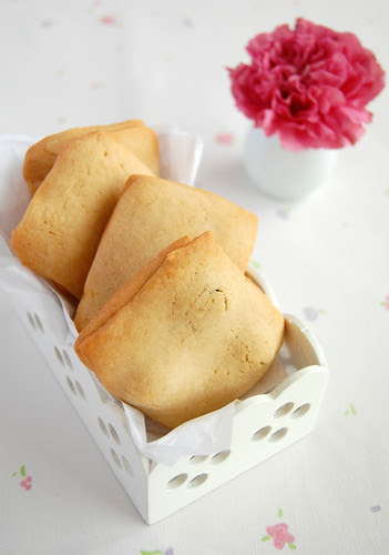 Rum and raisin pillows / Travesseirinhos de passas ao rum