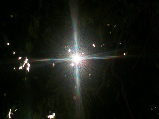 <a href="http://www.publicdomainpictures.net/view-image.php?image=8995&picture=rays-of-light">Rays Of Light</a> by Teodoro S Gruhl