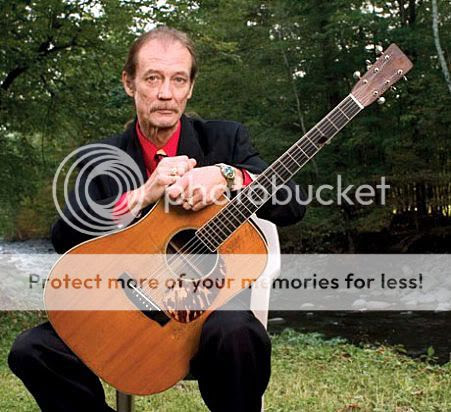 guitar dvd
 on Willie Nelson's Martin N20 - 