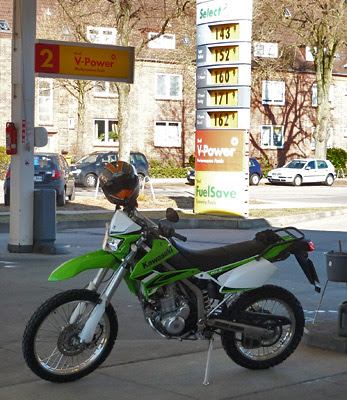 Kawasaki an der Shell Tankstelle