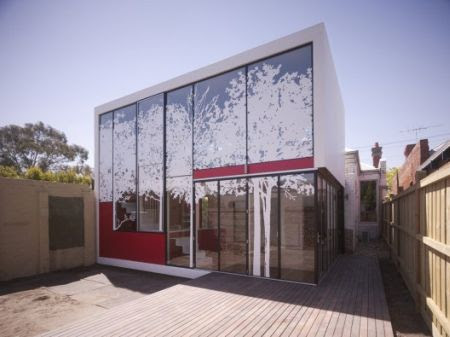 Tattoo House by Andrew Maynard Architects · Roberto Coin Golden Table 