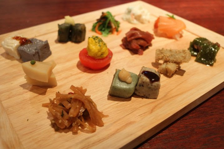先斗町 豆八 離れ の12種のおばんざいランチが写真映えしまくり 新マッハのオススメごはんですよ