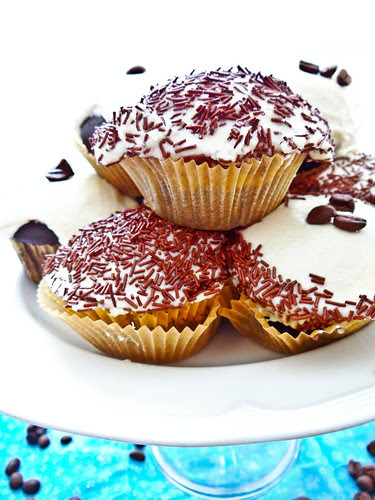 double chocolate espresso cupcakes // ganache filled 