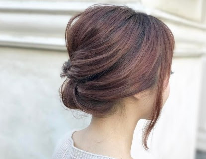 合わせるドレス別に紹介 自分でできる結婚式お呼ばれヘアアレンジ Glamjp グラム