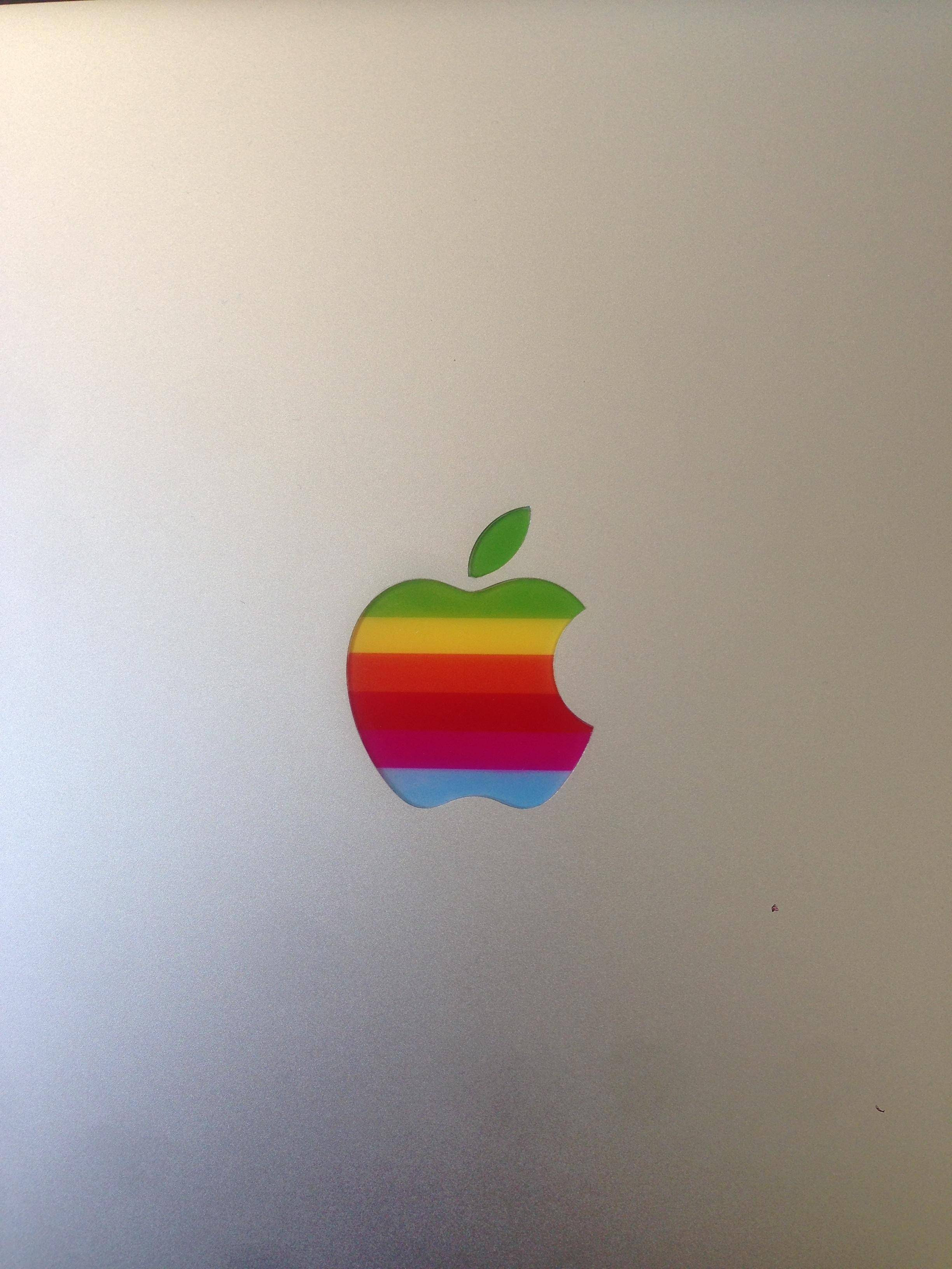 Macbookのappleロゴに自作した虹色ステッカーを貼ってみた pl Ch