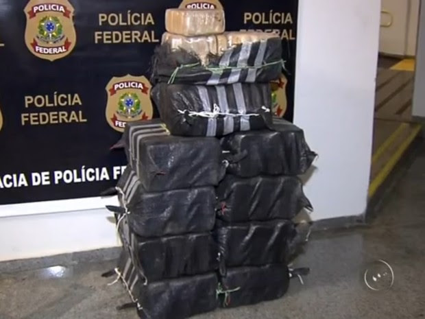 Aproximadamente 350 kg de cocaína foram apreendidos (Foto: Reprodução/TV TEM)