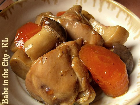 Braised chicken with Eryngii Mushroom and Carrot