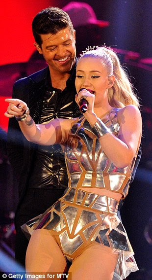 Look away now, Paula Patton! While this time he wasn't joined by Miley, the singer enjoyed a raunchy routine with Australian rapper Iggy Azalea as she did her best to mimic the twerk