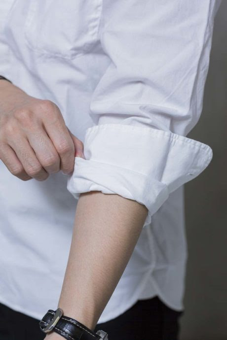 袖まくりの正しいやり方は 3種類の 袖まくり 手順と効能を教えます 最も早くオシャレになる方法 現役メンズファッションバイヤーが伝える洋服の 知り方 Knower Mag